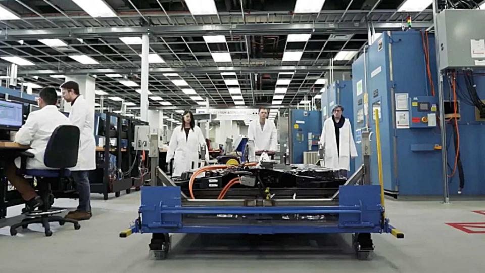 GMC電動悍馬Hummer EV最新預告片釋出，預計2021年秋天上市