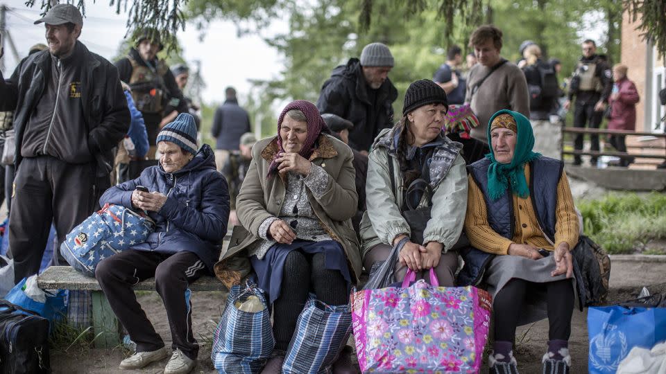 Elderly Ukrainians wait to be evacuated from the city of Vovchansk as Russia advances in Kharkiv region, May 20, 2024. - Narciso Contreras/Anadolu/Getty Images