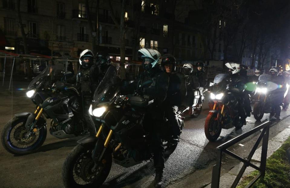 Des policiers de la Brigade de répression de l'action violente motorisée (Brav-M) lors d'une manifestation à Paris, le 18 mars 2023, à Paris. - Geoffroy Van der Hasselt / AFP