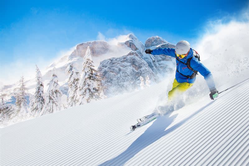 AsiaYo首推最便利的滑雪行程「全包式方案」，長榮、星宇等航空公司來回機票、住宿、雪具一應俱全。（圖／品牌業者提供）