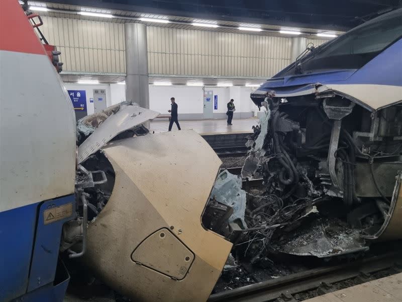 首爾今上午發生列車追撞事故，有4名乘客輕傷。（圖／翻攝自X）