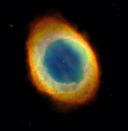 15. Una de las nebulosas planetarias más famosas. Una estrella moribunda que se despojó de su material exterior miles de años atrás. La nebulosa está situada a 2,000 años luz en la constelación Lyra.