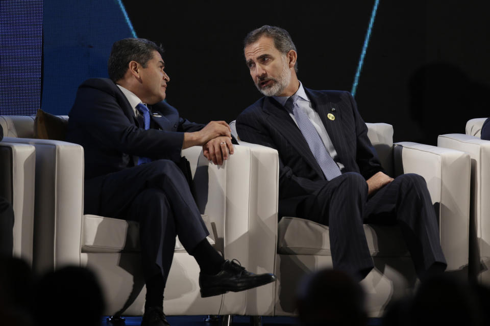 Honduras' President Juan Orlando Hernandez, left, and Spain's King Felipe talk during an economic forum as part the XXVI Iberoamerican Summit in Antigua, Guatemala, Thursday, Nov. 15, 2018. The event is a biennial two-day meeting of heads of state from Latin America and the Iberian Peninsula. (AP Photo/Moises Castillo)