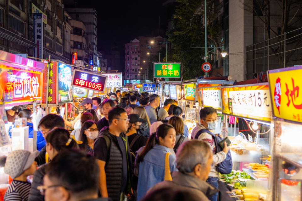 大陸網紅在台灣夜市發現一款美食「蔬菜蛋捲」，大讚表皮香脆、濃郁好吃。（示意圖，shutterstock／達志）