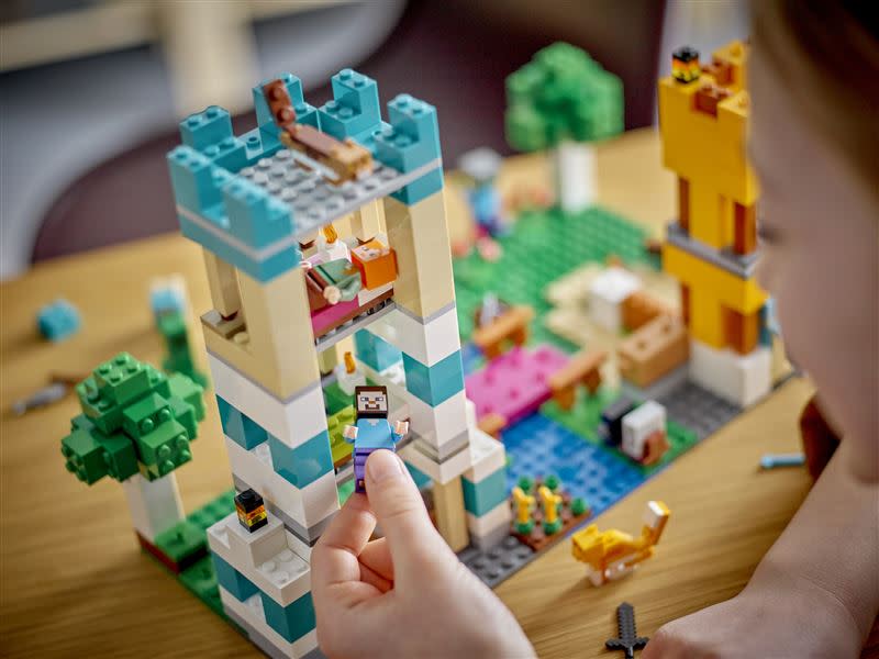 LEGOR MinecraftR也首次在2023漫畫博覽會亮相，四款全新盒組也即將在8月1日上市。（圖／品牌提供）