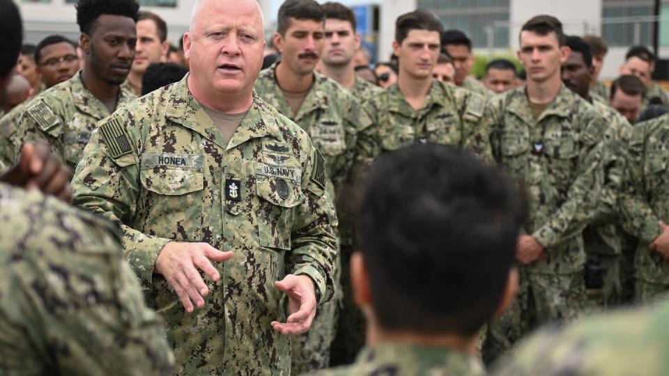 Master Chief Petty Officer of the Navy James Honea speaks with sailors assigned to Naval Special Warfare Command in Coronado, Calif., Oct. 5, 2022, to discuss his priorities of warfighting competency, professional and character development, and quality of life. (MC1 Chelsea Meiller/Navy)