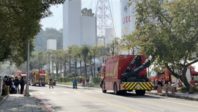 消防局派出4車9人前往排除。（圖／翻攝畫面）