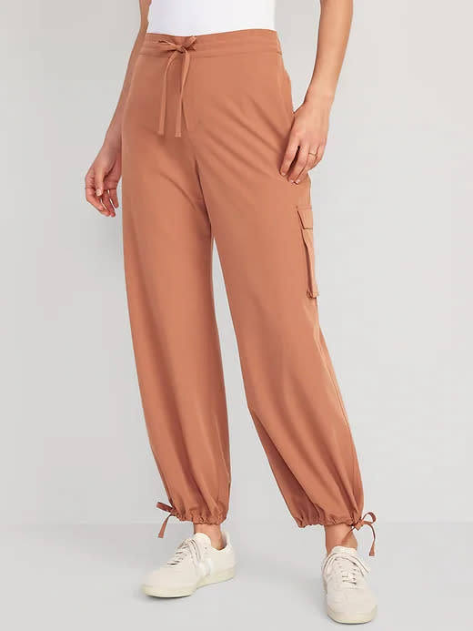 High-Waisted StretchTech Wide-Leg Cargo Pants. Image via Old Navy.