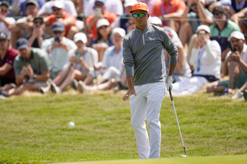 Rickie Fowler chips to the green on the second hole during the final round of the U.S. Open golf tournament at Los Angeles Country Club on Sunday, June 18, 2023, in Los Angeles. (AP Photo/George Walker IV)