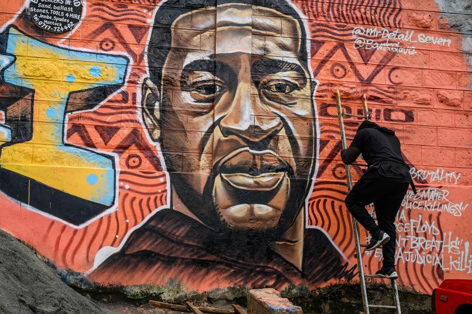 Allan Mwangi, also known as Mr.Detail.Seven, paints a graffiti mural depicting Floyd in the Kibera neighborhood in Nairobi on June 3, 2020.<span class="copyright">Gordwin Odhiambo—AFP/Getty Images</span>