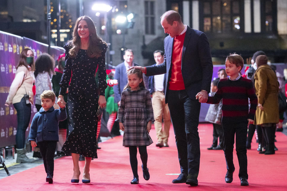 LONDON, ENGLAND - DECEMBER 11: Prince William, Duke of Cambridge and Catherine, Duchess of Cambridge with their children, Prince Louis, Princess Charlotte and Prince George, attend a special pantomime performance at London's Palladium Theatre, hosted by The National Lottery, to thank key workers and their families for their efforts throughout the pandemic on December 11, 2020 in London, England. (Photo by  Aaron Chown - WPA Pool/Getty Images)