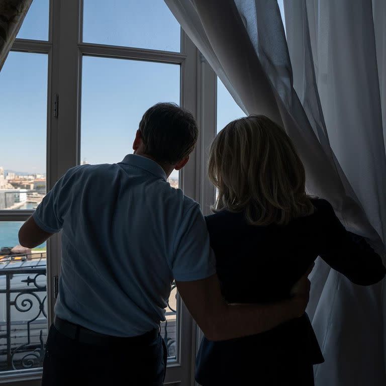 Emmanuel Macron, junto a su esposa, Brigitte