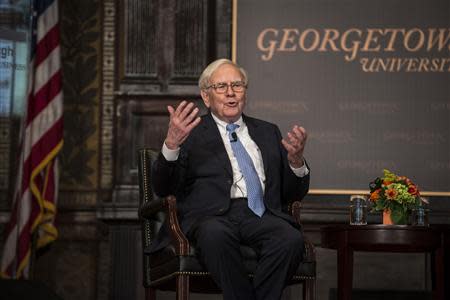 Investor Warren Buffett speaks to students at Georgetown University with Bank of America CEO Brian Moynihan (not pictured) at an event co-sponsored by Bank of America and the Global Social Enterprise Initiative (GSEI) at Georgetown's McDonough School of Business in Washington September 19, 2013. REUTERS/James Lawler Duggan