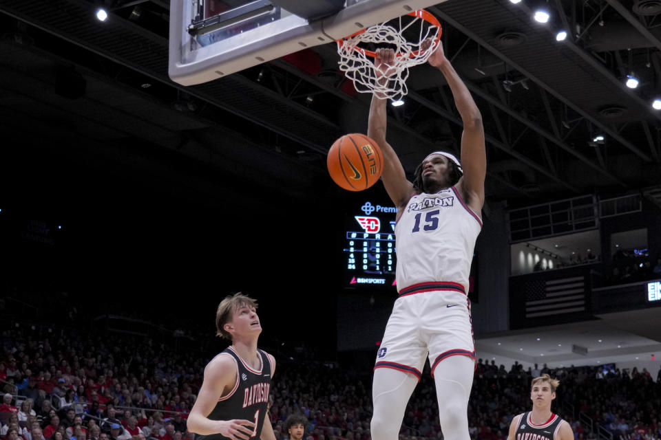 Dayton forward DaRon Holmes II (15) dunks the ball during the first half of an NCAA college basketball game against Davidson, Tuesday, Feb. 27, 2024, in Dayton, Ohio. (AP Photo/Aaron Doster)