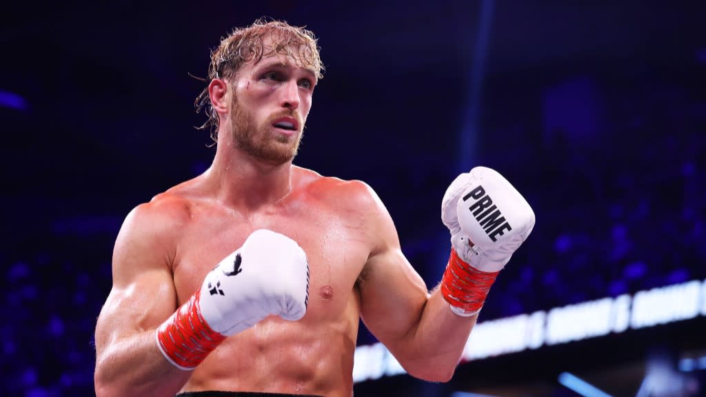  Logan Paul in a boxing ring. 