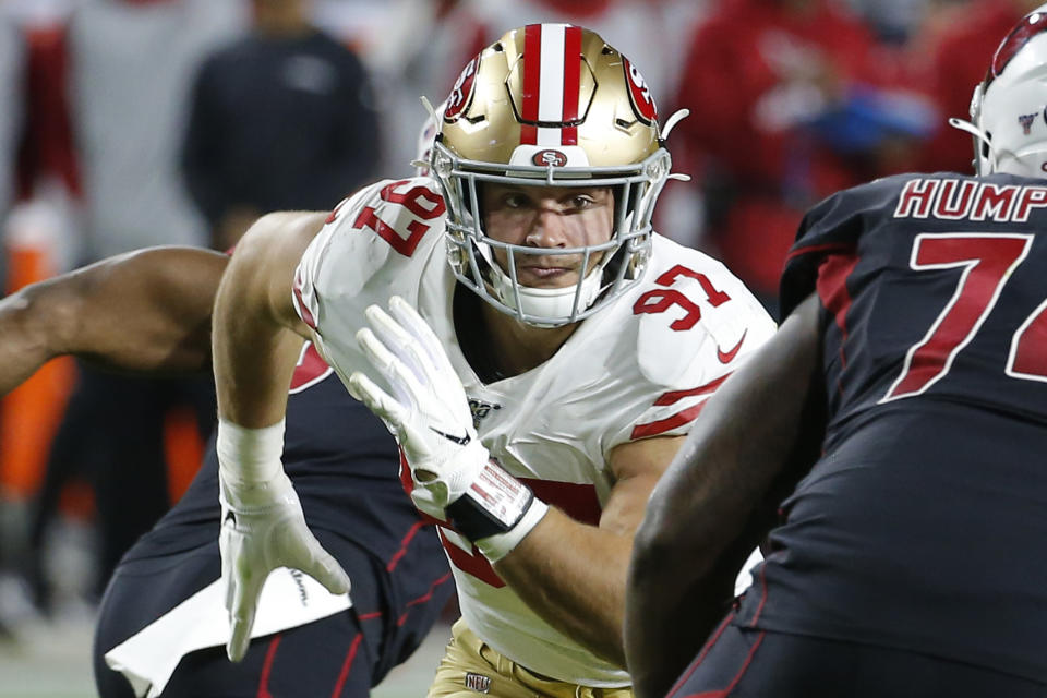 El ala defensiva de los San Francisco 49ers, Nick Bosa, continúa buscando formas de mejorar su juego incluso después de ganar el premio al Jugador Defensivo del Año de la NFL.  (Foto AP/Rick Scuteri)