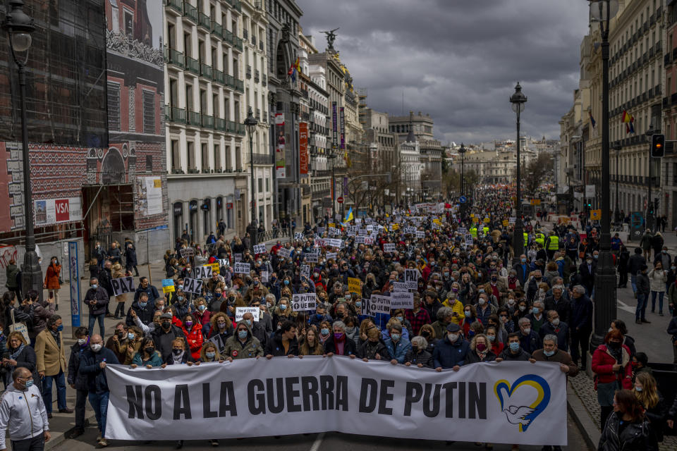 People protest holding a banner reading in Spanish: "No to Putin's war"against Russia's war in Ukraine, in downtown Madrid, Spain, Sunday, March 20, 2022. (AP Photo/Manu Fernandez)