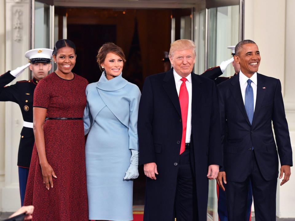WASHINGTON, DC - JANUARY 20: President Barack Obama (R) and Michelle Obama (L) pose with President-elect Donald Trump and wife Melania at the White House before the inauguration on January 20, 2017 in Washington, D.C. Trump becomes the 45th President of the United States. (Photo by Kevin Dietsch-Pool/Getty Images)