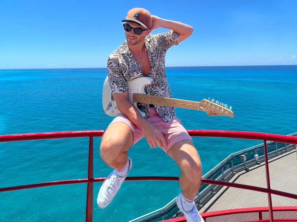 Jack Nolan, 32, ist ein englischer Musiker, der auf Kreuzfahrtschiffen lebt und arbeitet. Derzeit spielt er in einer Band auf einem ausschließlich für Erwachsene bestimmten Kreuzfahrtschiff von Virgin. - Copyright: Jack Nolan