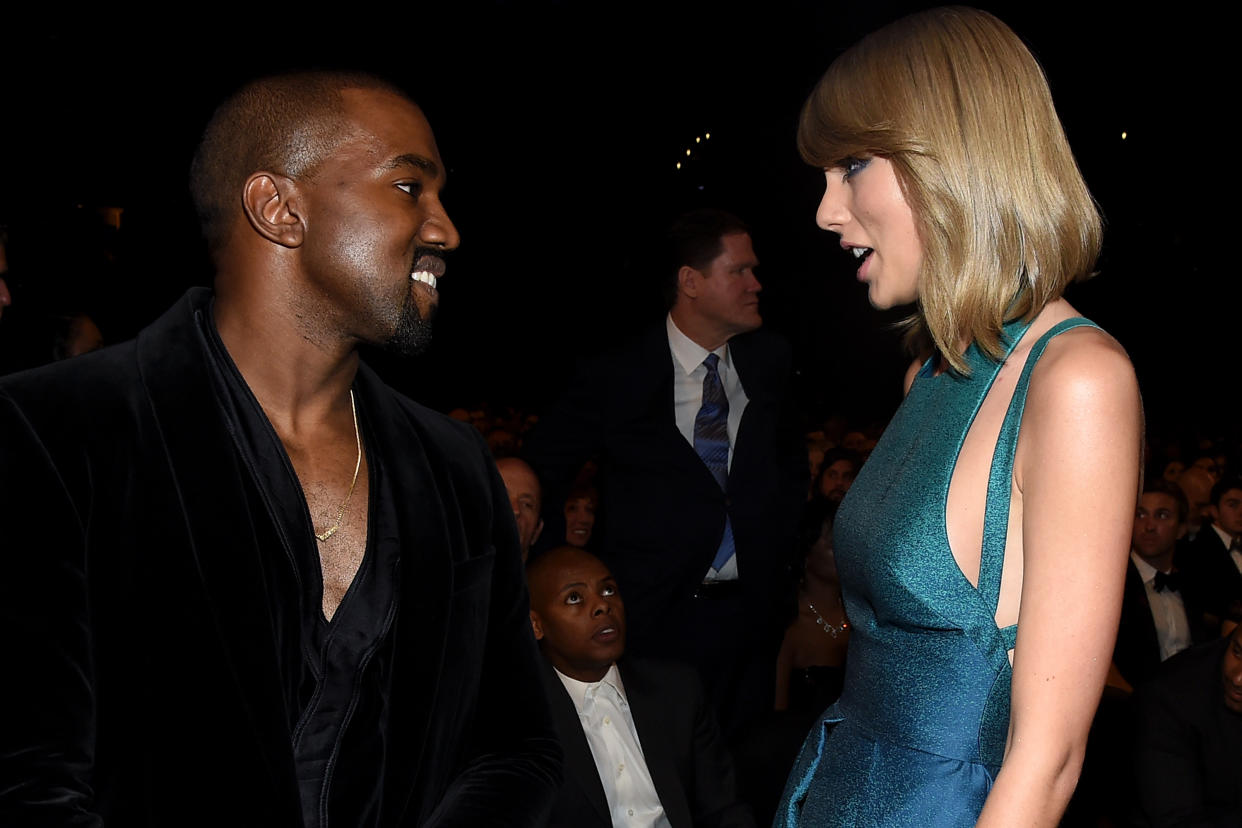 Kanye West y Taylor Swift en los GRAMMY Awards 2015 en Los Angeles, California. (Photo by Larry Busacca/Getty Images for NARAS)
