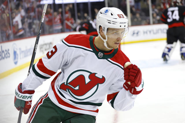 Controversy over red and green jerseys for the NJ Devils?