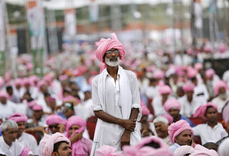 A farmer stands as he listens to a speech by India's Congress party vice-president Rahul Gandhi (not pictured) at a farmers rally at Ramlila ground in New Delhi April 19, 2015. REUTERS/Anindito Mukherjee