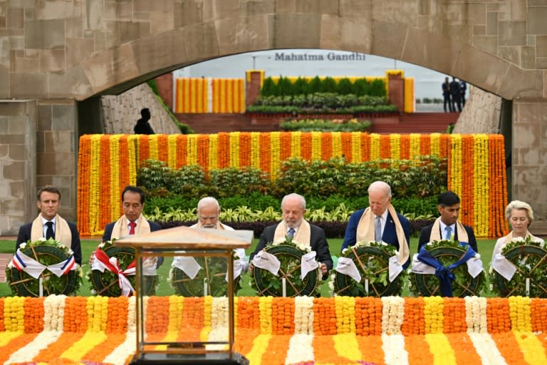 Los líderes del G20 rinde homenaje a Mahatma Gandhi en su monumento Raj Ghat, en Nueva Delhi, el 10 de septiembre de 2023, al margen de la cumbre del G20 (Kenny Holston)