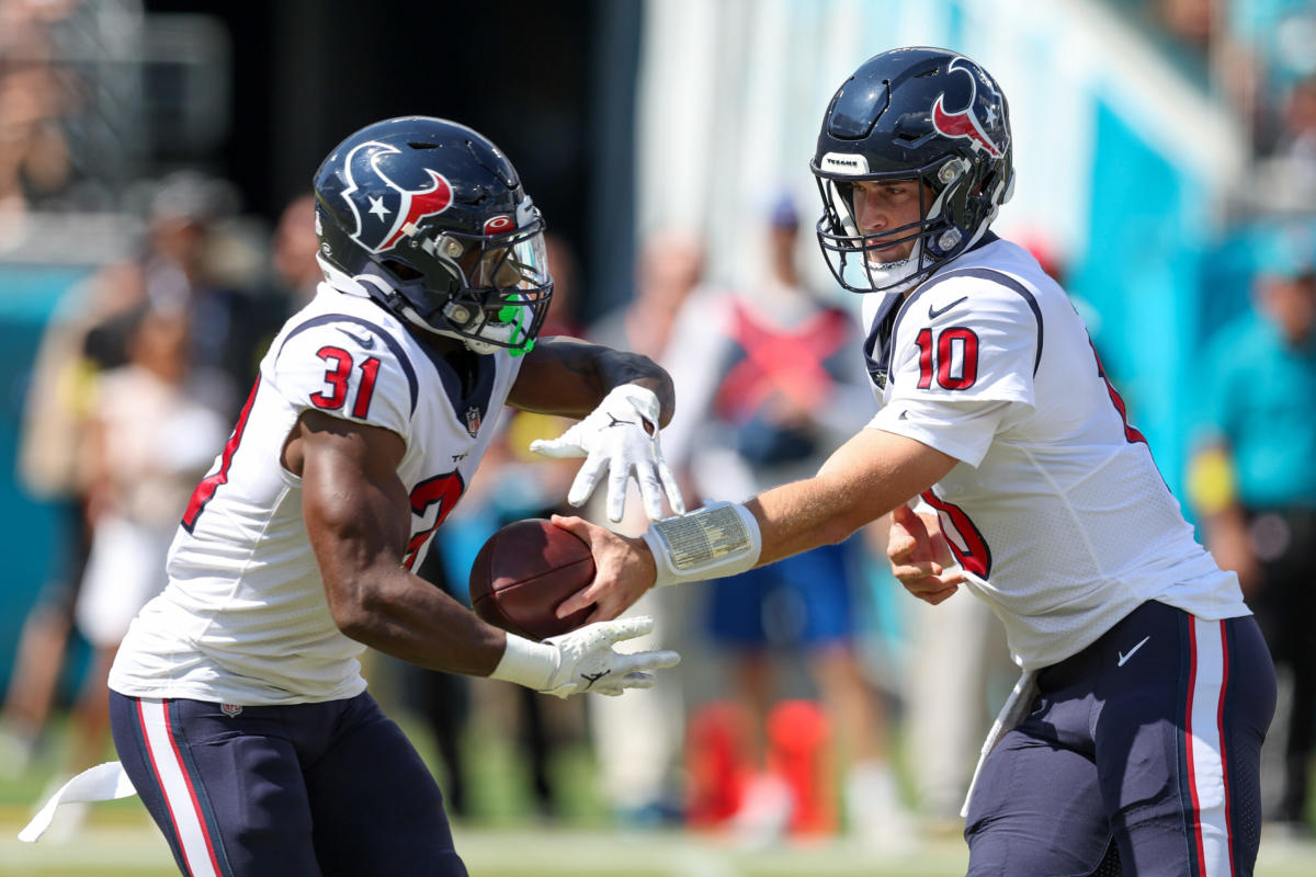 Texans QB Davis Mills says rookie RB Dameon Pierce has been 'one of the  hardest workers'