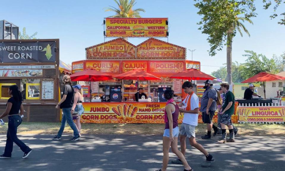 Vendedores de comida en la Feria del Condado de Stanislaus en Turlock, California, el viernes 5 de julio de 2024.