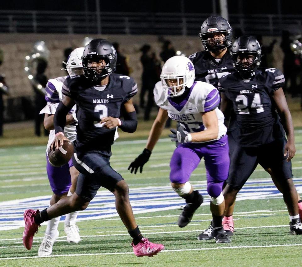 Timberview quarterback Cameron Bates (3) scrambles out of the backfield for a 29 yard touchdown run in the first half of a UIL football game at Vernon Newsom Stadium in Mansfield, Texas, Thursday, Oct. 19, 2023.