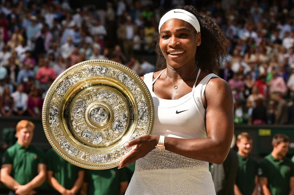 En 2015 la norteamericana Serena Williams se proclamó campeona de Wimbledon por sexta vez, sumando su 21º título de Grand Slam. (AFP Photo/Leon Neal)