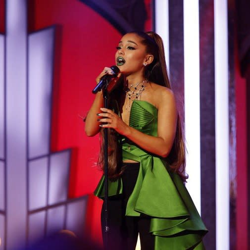 Ariana Grande Performed The Wizard and I at NBC's Wicked Concert Special