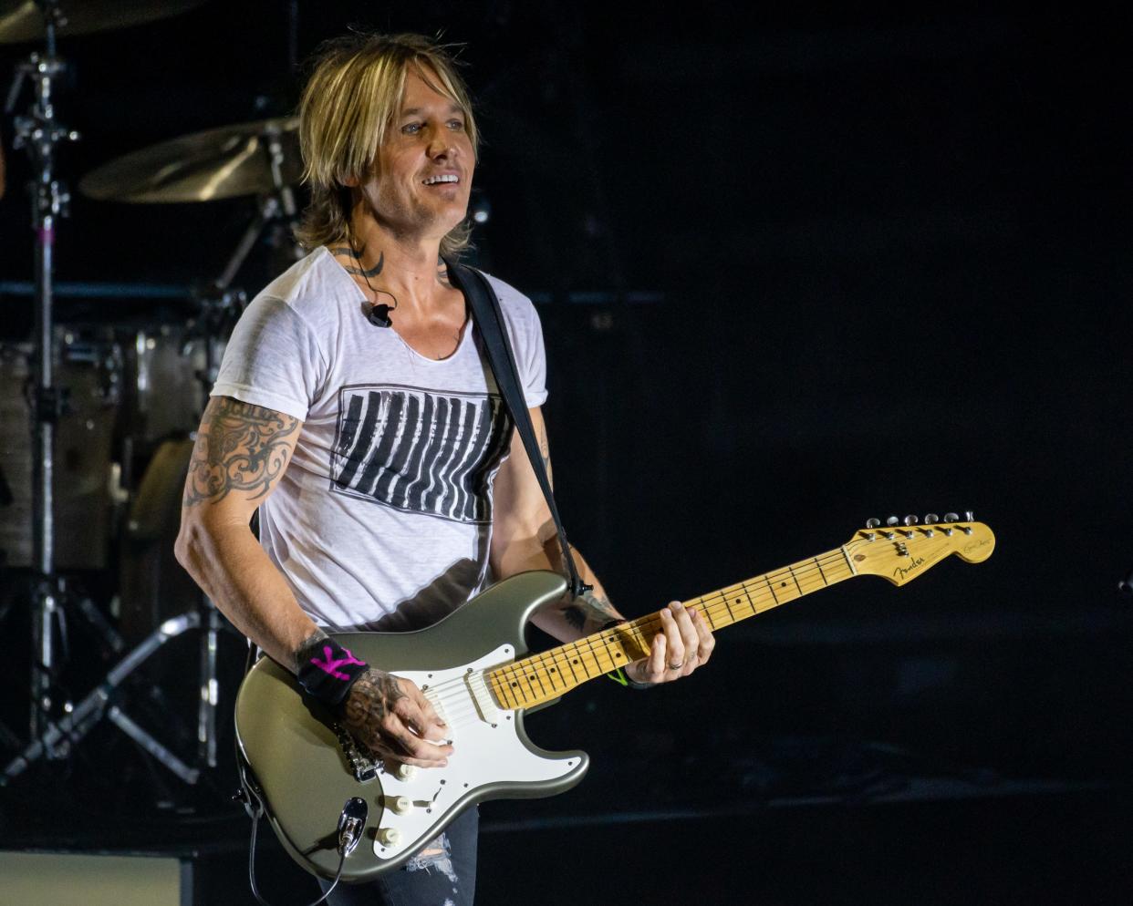 Keith Urban sweated through nearly two dozen songs on a hot August night in Jacksonville.