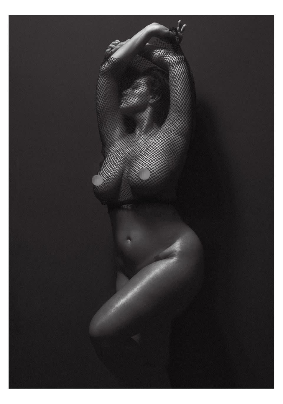 Model Ashley Graham has left very little to the imagination in her latest shoot for V magazine, stripping down to absolutely nothing. Source: V Magazine/Mario Sorrenti