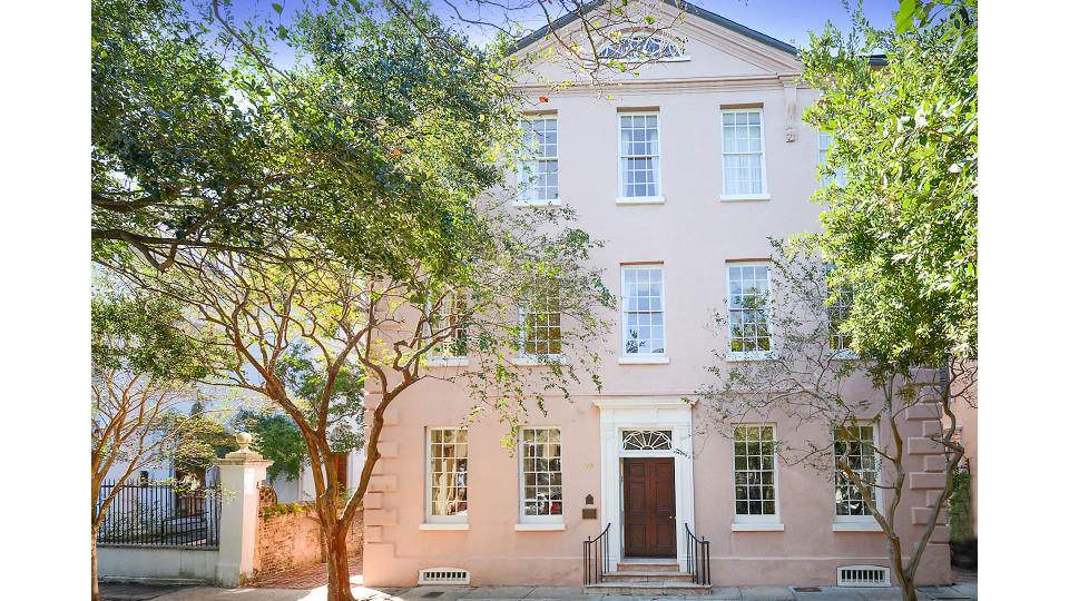 This Stunning, 275-Year-Old Charleston Home Just Hit the Market for the First Time