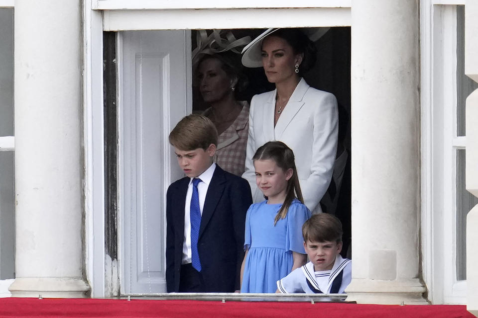 Britain's Catherine, Duchess of Cambridge stands with her children Britain's Prince George of Cambridge, Britain's Princess Charlotte of Cambridge and Britain's Prince Louis of Cambridge on the Balcony of Buckingham Palace bas the troops march past during the Queen's Birthday Parade, the Trooping the Colour, as part of Queen Elizabeth II's platinum jubilee celebrations, in London on June 2, 2022. - Huge crowds converged on central London in bright sunshine on Thursday for the start of four days of public events to mark Queen Elizabeth II's historic Platinum Jubilee, in what could be the last major public event of her long reign. (Photo by Matt Dunham / POOL / AFP) (Photo by MATT DUNHAM/POOL/AFP via Getty Images)