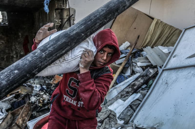 Palestinians inspect a house after an Israeli air strike, in the Swedish village (Al-Ezbah). The house belongs to the Abu Salima Najm family at least five were killed and dozens injured, near the Egyptian border on the seashore in the city of Rafah in the southern Gaza Strip. Abed Rahim Khatib/dpa