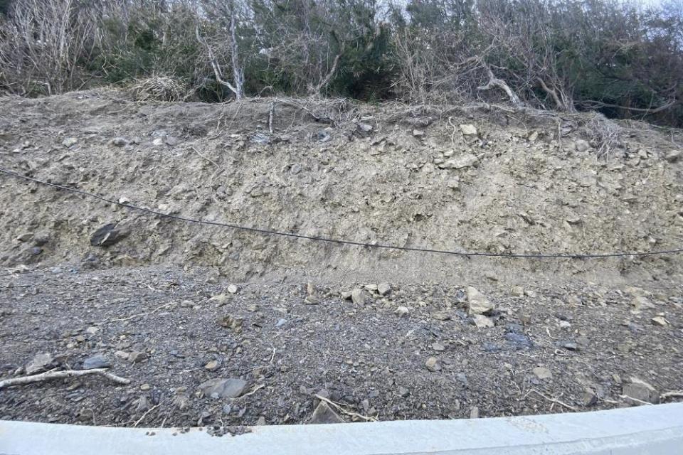 植被消失土石落崩塌