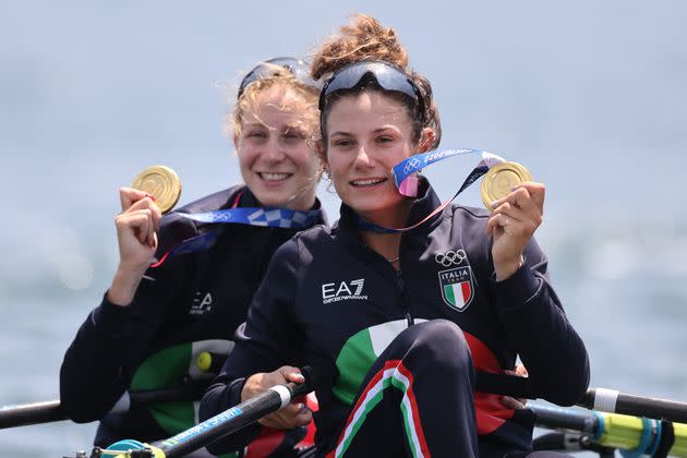 29 July 2021, Japan, Tokio: Rowing: Olympics, Lgw. double sculls, women, final in Sea Forest Waterway. Valentina Rodini and Federica Cesarini from Italy with gold medal at the award ceremony. Photo: Jan Woitas/dpa-Zentralbild/dpa (Photo by Jan Woitas/picture alliance via Getty Images) (Photo: picture alliance via Getty Images)