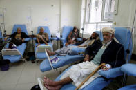 Patients lie on beds at a cancer treatment center in Sanaa, Yemen, February 11, 2017. REUTERS/Khaled Abdullah