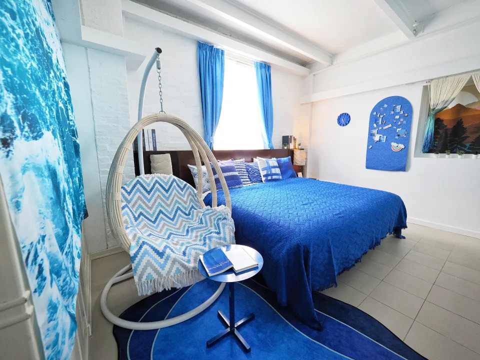 夏日炎炎入住這間全新的藍色客房，勁有地中海希臘風情。