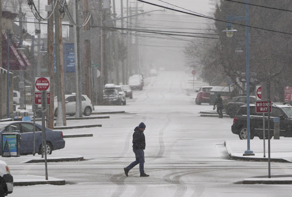 VANCOUVER, Dec. 19, 2022  Heavy snow falls as a pedestrian crosses a street in Vancouver, British Columbia, Canada, on Dec. 18, 2022. (Credit Image: å© Liang Sen/Xinhua via ZUMA Press)