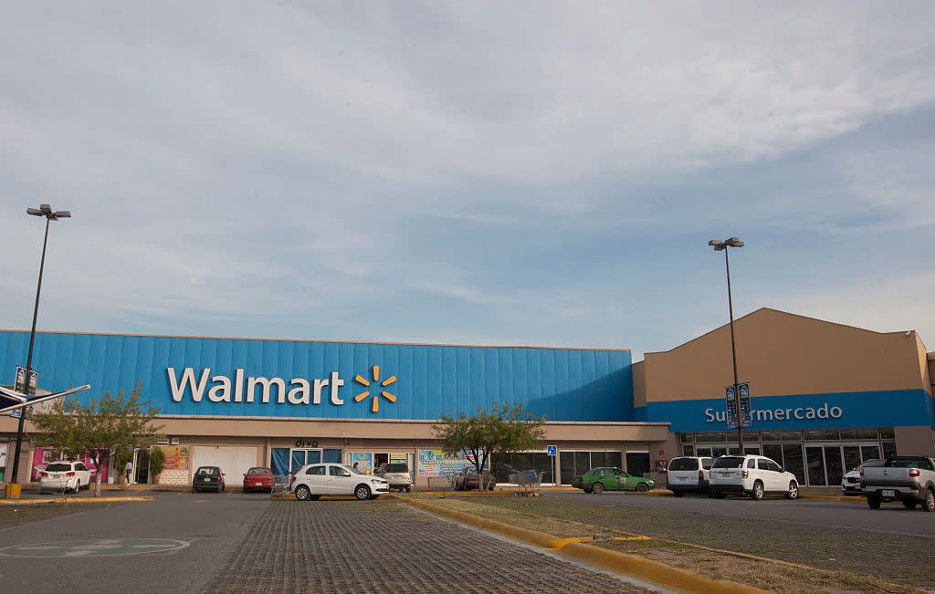 walmart open christmas day