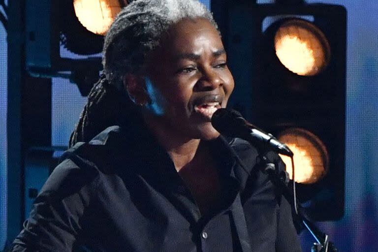 Tracy Chapman durante la 66 a. entrega de los premios Grammy