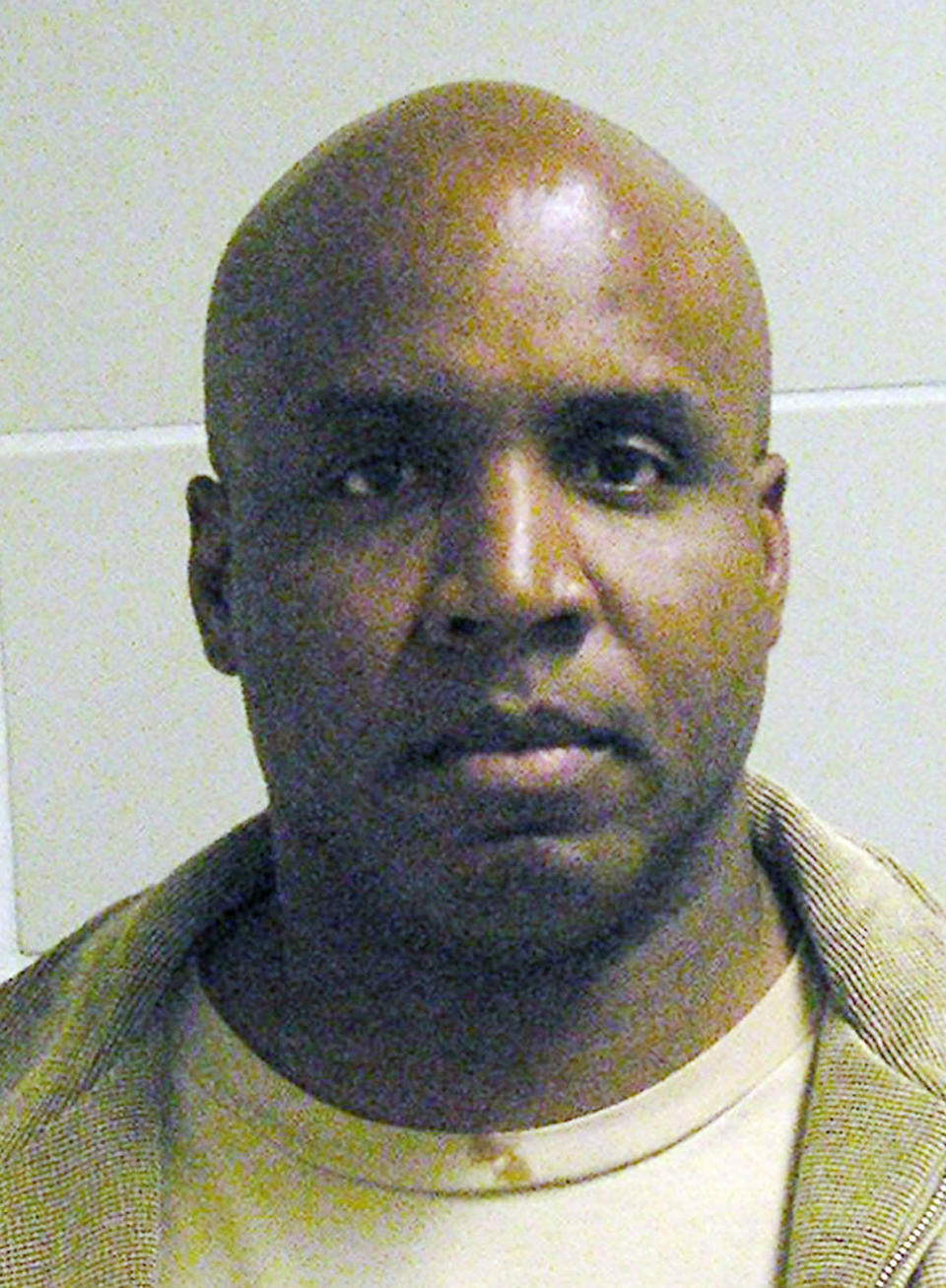 In this Dec. 6, 2007, handout photo provided by the United States Marshall Service, Barry Bonds is shown in his booking mug from in Oakland, Calif.  A divided federal appeals court has dealt the federal government a significant setback in its prosecution of Barry Bonds on perjury charges. The 9th U.S. Circuit Court of Appeals ruled Friday that prosecutors may not present positive urine samples and other vital evidence that the government says shows that the slugger knowingly used steroids. (AP Photo/United States Marshall Service)