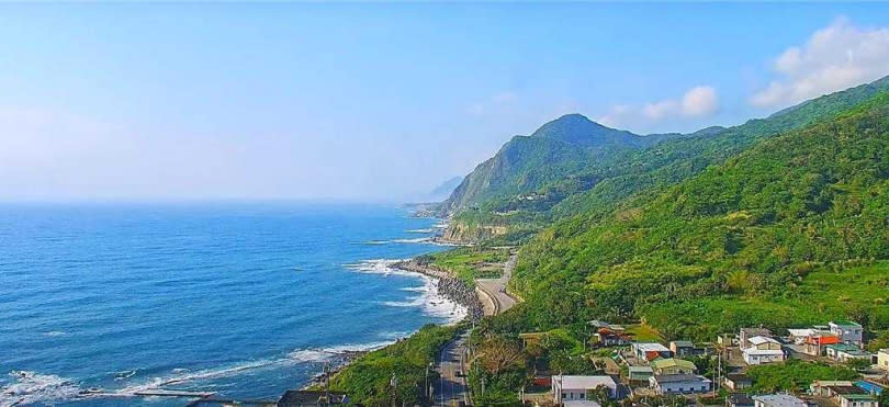 東海岸即時影像「大石鼻山鏡頭君」堅守崗位，全程直播0403花蓮大地震。（圖／摘自大石鼻山即時影像）