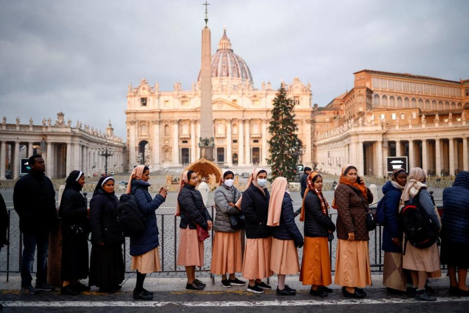 Faithful queue to enter St. Peter’s Basilica to pay homage to former Pope Benedict at the Vatican (Reuters)