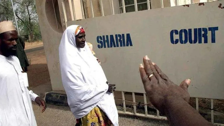 Safiya Hussaini fue acusada de adulterio y condenada a muerte por lapidación en 2002 en el estado nigeriano de Sokoto, donde impera la sharía. Su caso tuvo repercusión internacional y finalmente fue absuelta, pero muchas otras personas corren peor suerte.