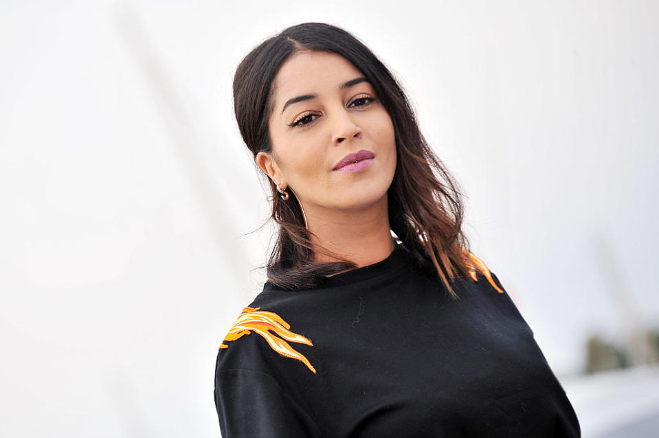 Bien qu'elle fût ambassadrice pour L'Oréal, Leïla Bekhti ne se ruine pas en crème et autres soins coûteux pour conserver sa beauté naturelle. Son truc ? Un bon conseil que sa grand-mère lui a un jour légué et qu'elle n'a pas oublié. <em>"Ma grand-mère m'a toujours conseillé de bien dormir pour avoir une belle peau, se sentir bien et affronter la vie. Elle m'a dit : 'Un jour, si tu as un peu d'argent, achète-toi un bon lit. C'est un bon investissement'. Elle n'avait pas tort"</em>. (<em>Eric Catarina/Getty Images</em>)