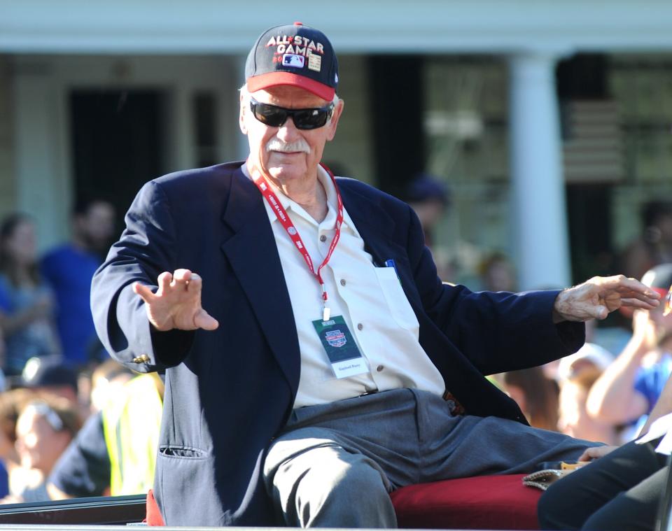 Is Gaylord Perry riding in a sleigh? (AP)